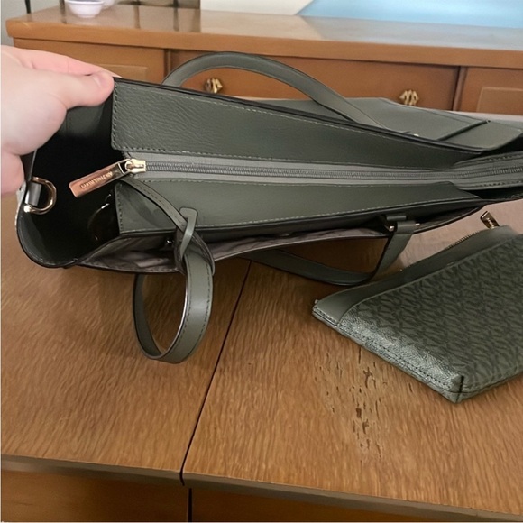 Michael Kors Green Tote and Pouch Set - Picture 7 of 14